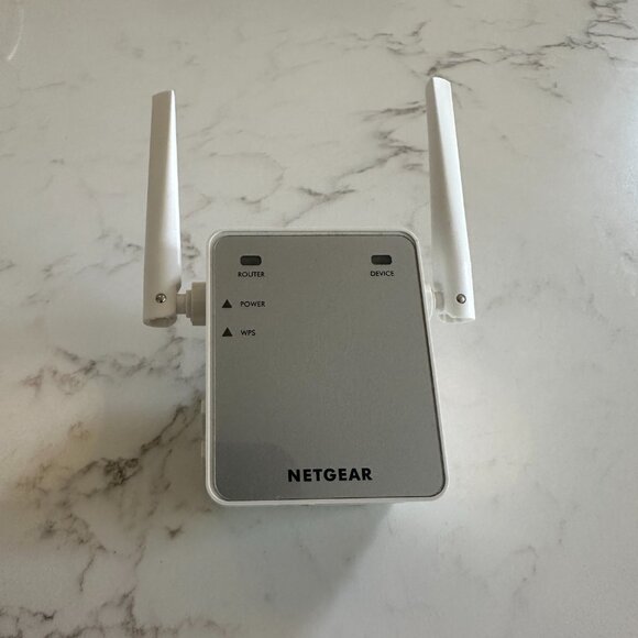 NETGEAR N300 Wi-Fi Range Extender - Picture 1 of 6